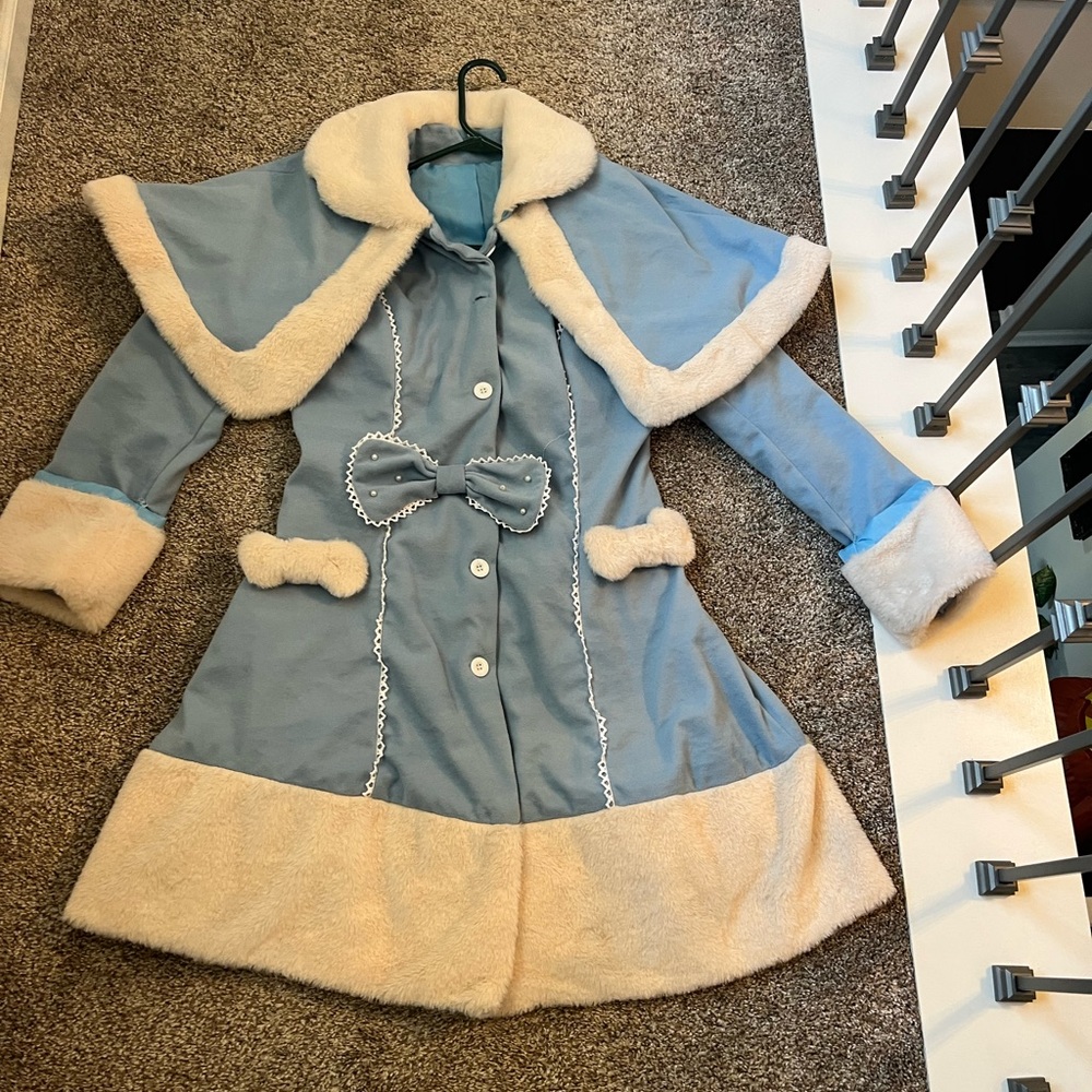 Beautiful girls sz large Cinderella blue wht fur dress coat.